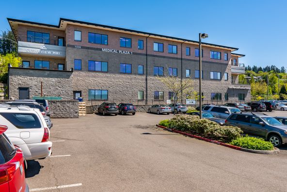 MT. SCOTT PROFESSIONAL CENTER I: 9200 SE 91st Ave, Happy Valley, OR 97086